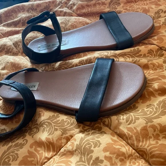 Steve Madden Black Sandals - Picture 2 of 3